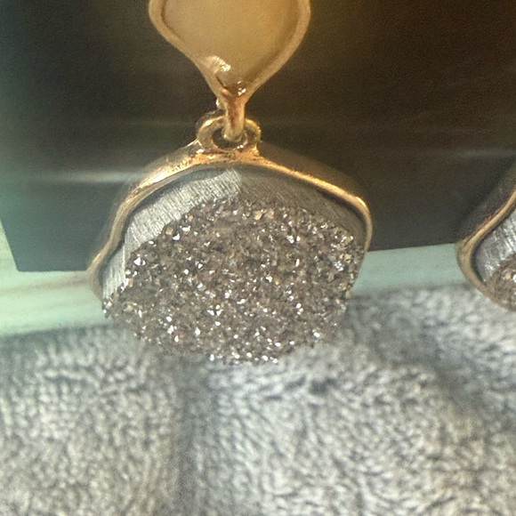 🌸4 for $10 NWT Apt. 9 Gold Tone Druzy Dangle Earrings - Picture 2 of 8